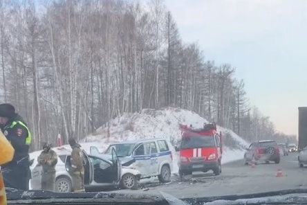 Сотрудники ГИБДД, сопровождавшие автобус, приняли удар на себя Сотрудники ГИБДД, сопровождавшие автобус, приняли удар на себя
