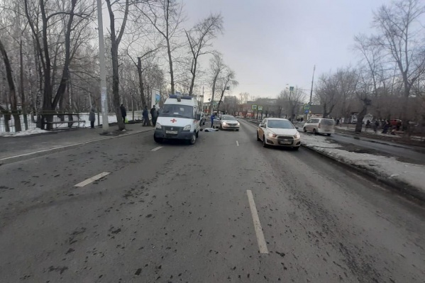 Женщина, которую сбил Nissan, умерла Женщина, которую сбил Nissan, умерла