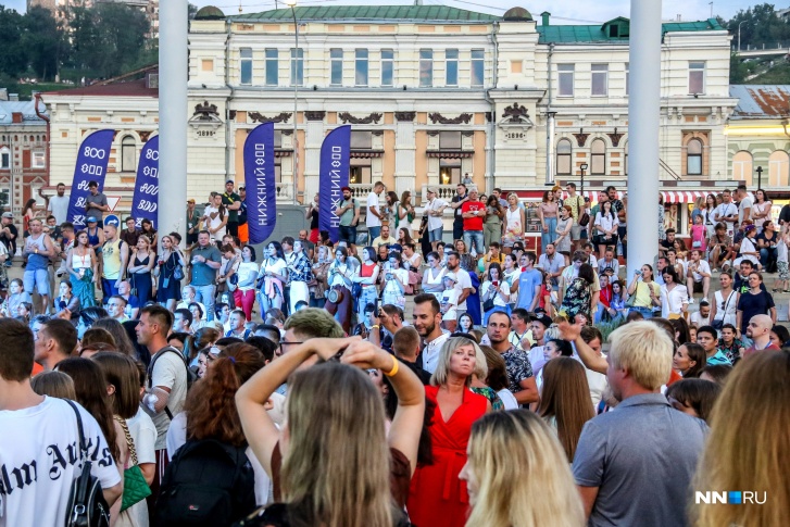 <a href="https://www.nn.ru/text/gorod/2021/07/20/70034780/" class="_" target="_blank">Во время фестивалей</a> на Нижневолжскую набережную приходит много нижегородцев <a href="https://www.nn.ru/text/gorod/2021/07/20/70034780/" class="_" target="_blank">Во время фестивалей</a> на Нижневолжскую набережную приходит много нижегородцев