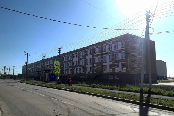 Инвестор должен был продать властям школу в Кетово еще <nobr class="_">в 2019 году</nobr>. Этому помешали разногласия с чиновниками по поводу стоимости здания Инвестор должен был продать властям школу в Кетово еще <nobr class="_">в 2019 году</nobr>. Этому помешали разногласия с чиновниками по поводу стоимости здания