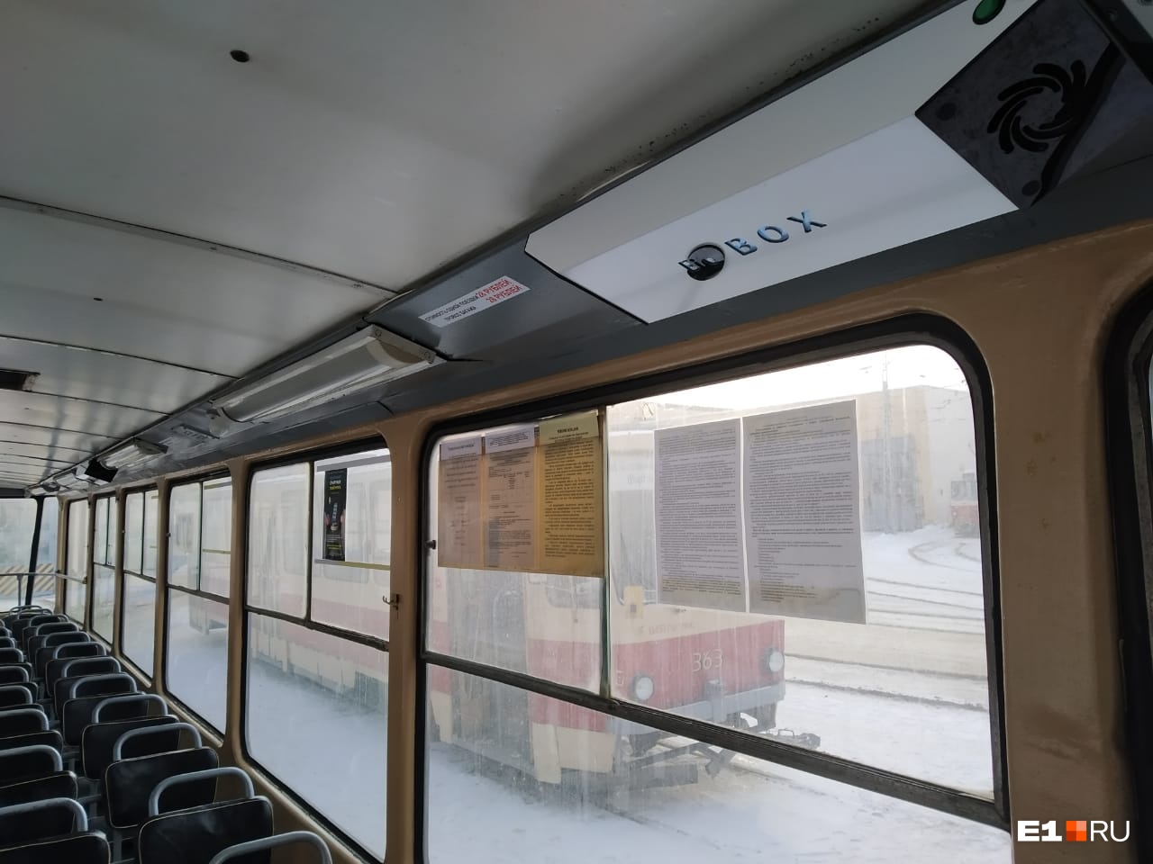 В трамваях Екатеринбурга начали очищать воздух от вирусов