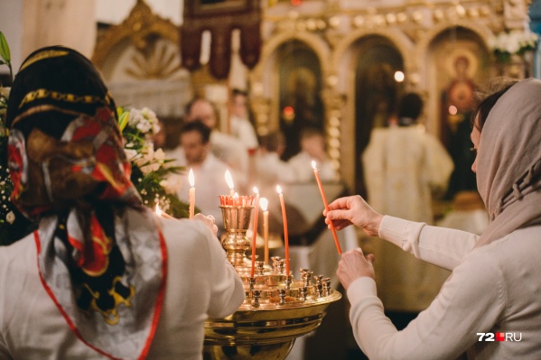 В прошлом году из-за коронавируса тюменцы стояли перед закрытыми дверями храмов В прошлом году из-за коронавируса тюменцы стояли перед закрытыми дверями храмов