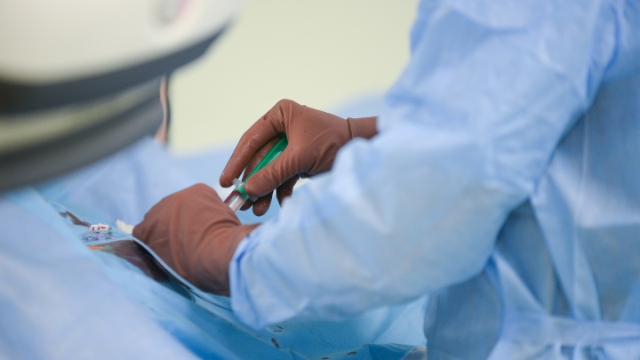 Кемеровские хирурги удалили у младенца второй желудок и пищевод. Лишние органы мешали малышу дышать