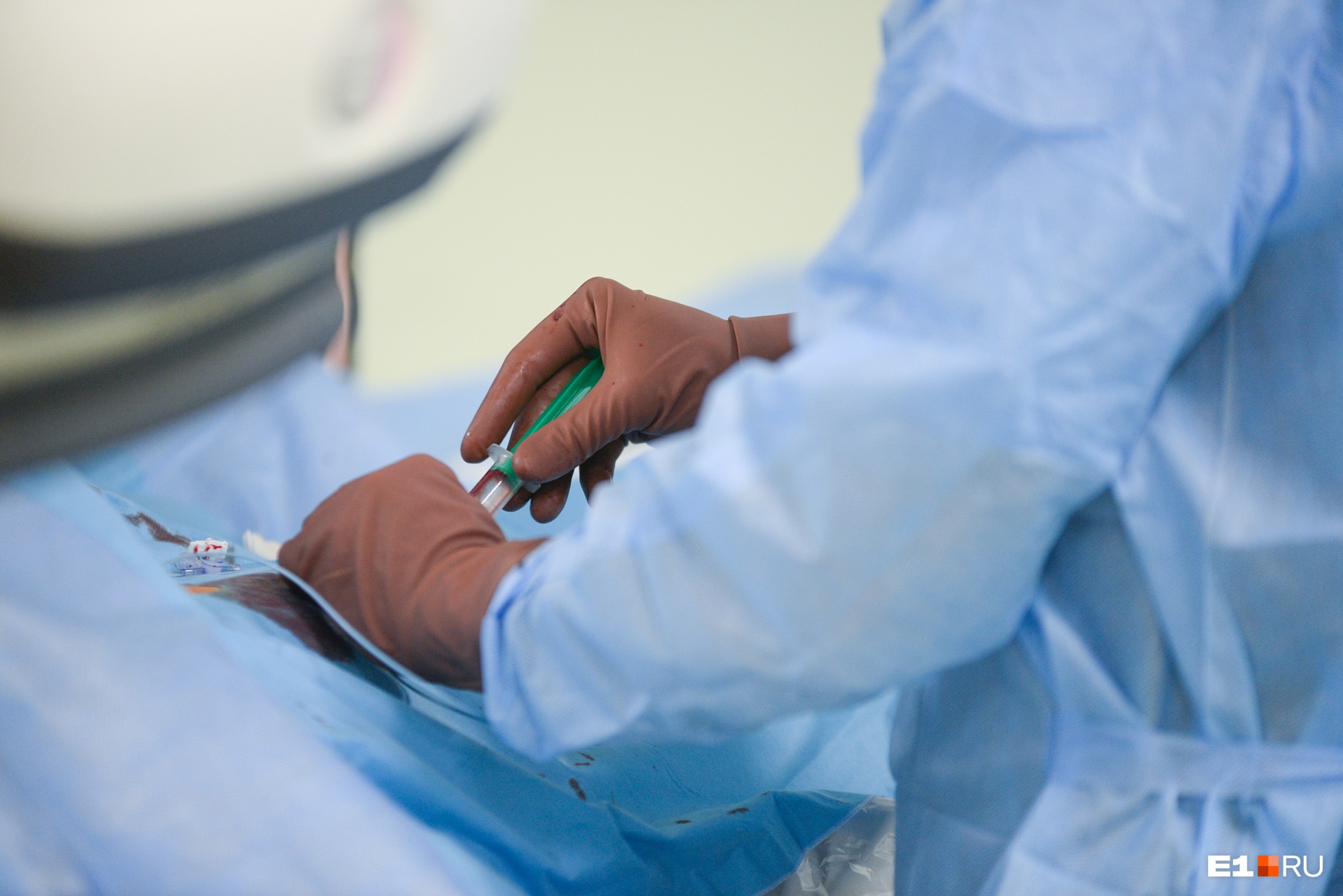 Кемеровские хирурги удалили у младенца второй желудок и пищевод. Лишние органы мешали малышу дышать