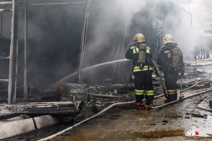 Во время пожара пострадали три человека, один погиб Во время пожара пострадали три человека, один погиб