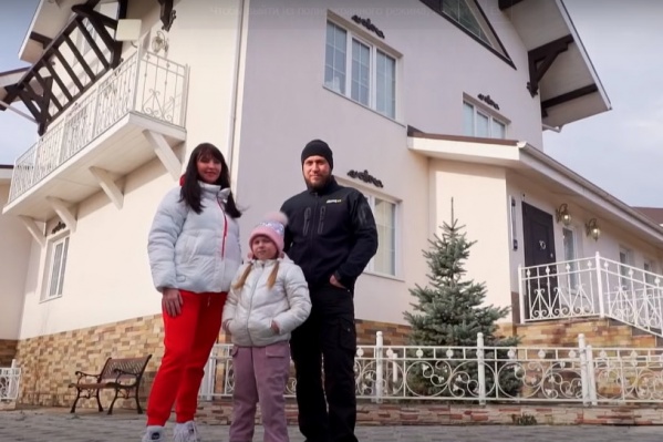 Семья Глушковых переехала в маленькую купольную юрту и не пожалела Семья Глушковых переехала в маленькую купольную юрту и не пожалела