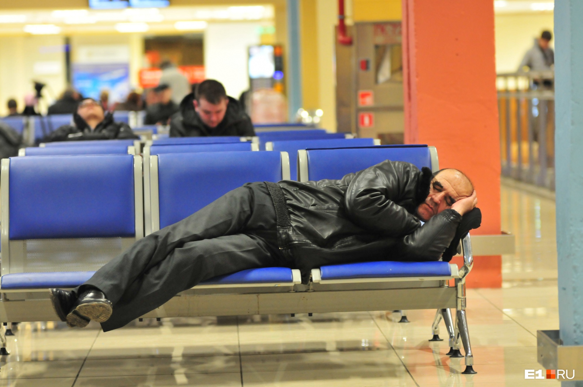 Почему в Кольцово постоянно задерживаются рейсы? Отвечает управляющий аэропортом