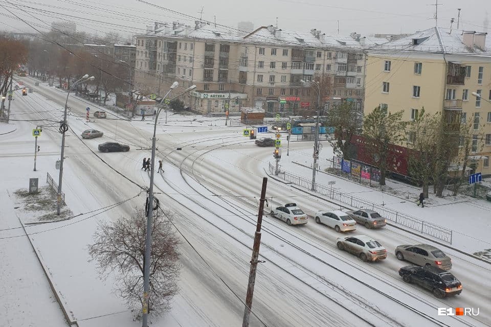 Надвигается метель: дорожные полицейские предупредили жителей Екатеринбурга о сильном снеге