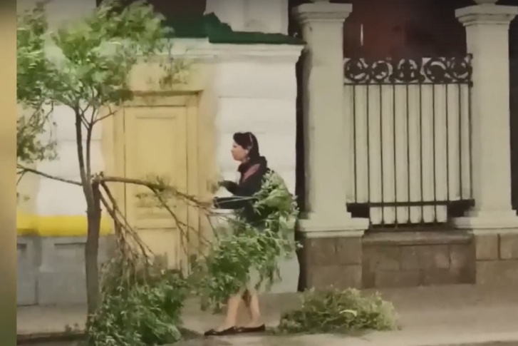Тех, кто узнал эту девушку, просят позвонить в полицию Тех, кто узнал эту девушку, просят позвонить в полицию