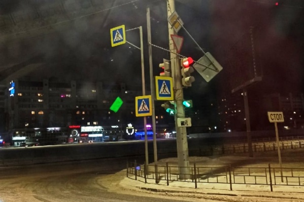 Больше всего от ветра пострадали дорожные знаки Больше всего от ветра пострадали дорожные знаки