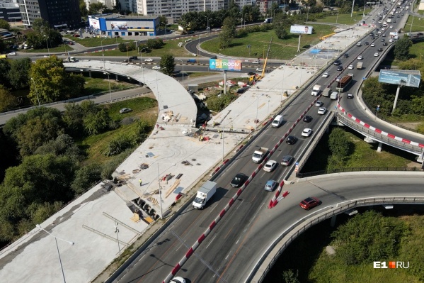 Работы на мосту по Луганской — Объездной в самом разгаре Работы на мосту по Луганской — Объездной в самом разгаре