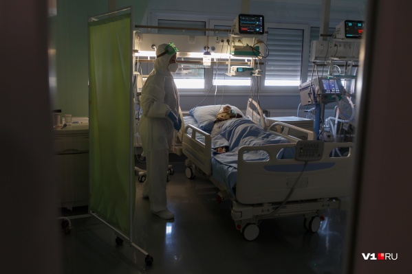 Количество заболевших COVID-19 не опускается ниже 300 за сутки Количество заболевших COVID-19 не опускается ниже 300 за сутки