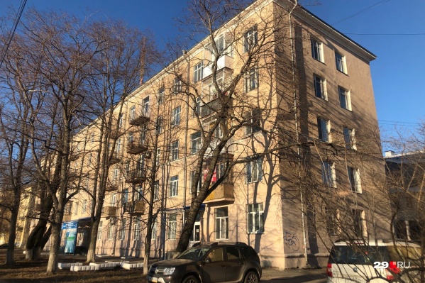 Информация о возможной угрозе не подтвердилась. Это обычный жилой дом, в нем также находятся офис «Единой России» и детская поликлиника Информация о возможной угрозе не подтвердилась. Это обычный жилой дом, в нем также находятся офис «Единой России» и детская поликлиника