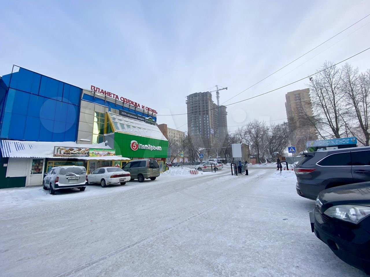 Один из якорных арендаторов ТЦ — супермаркет «Пятерочка» Один из якорных арендаторов ТЦ — супермаркет «Пятерочка»
