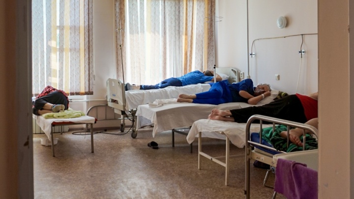 «Реальное безумие носящих халаты»: израильский врач Бриль — о том, как ненужная госпитализация порождает недоверие к вакцине