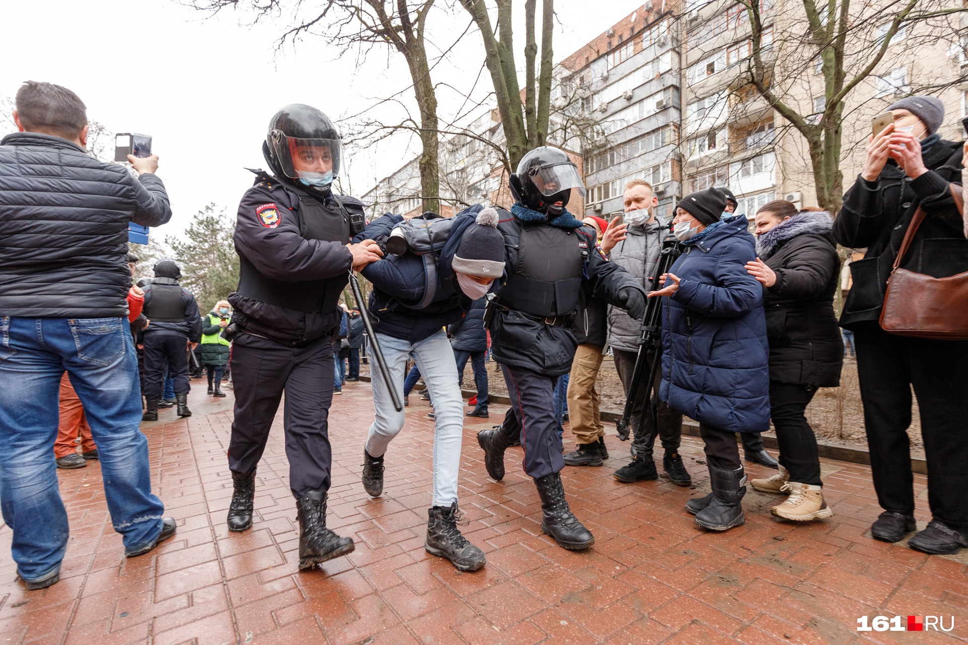 Среди задержанных — люди всех возрастов Среди задержанных — люди всех возрастов
