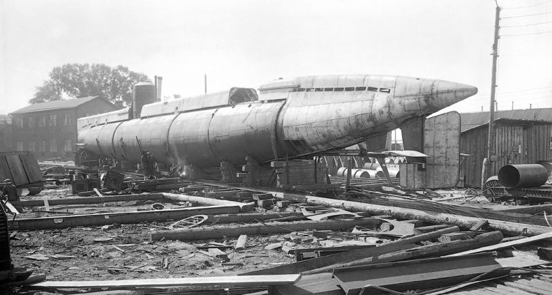 Одна из первых дизельных подводных лодок на заводе «Красное Сормово», 1938 год