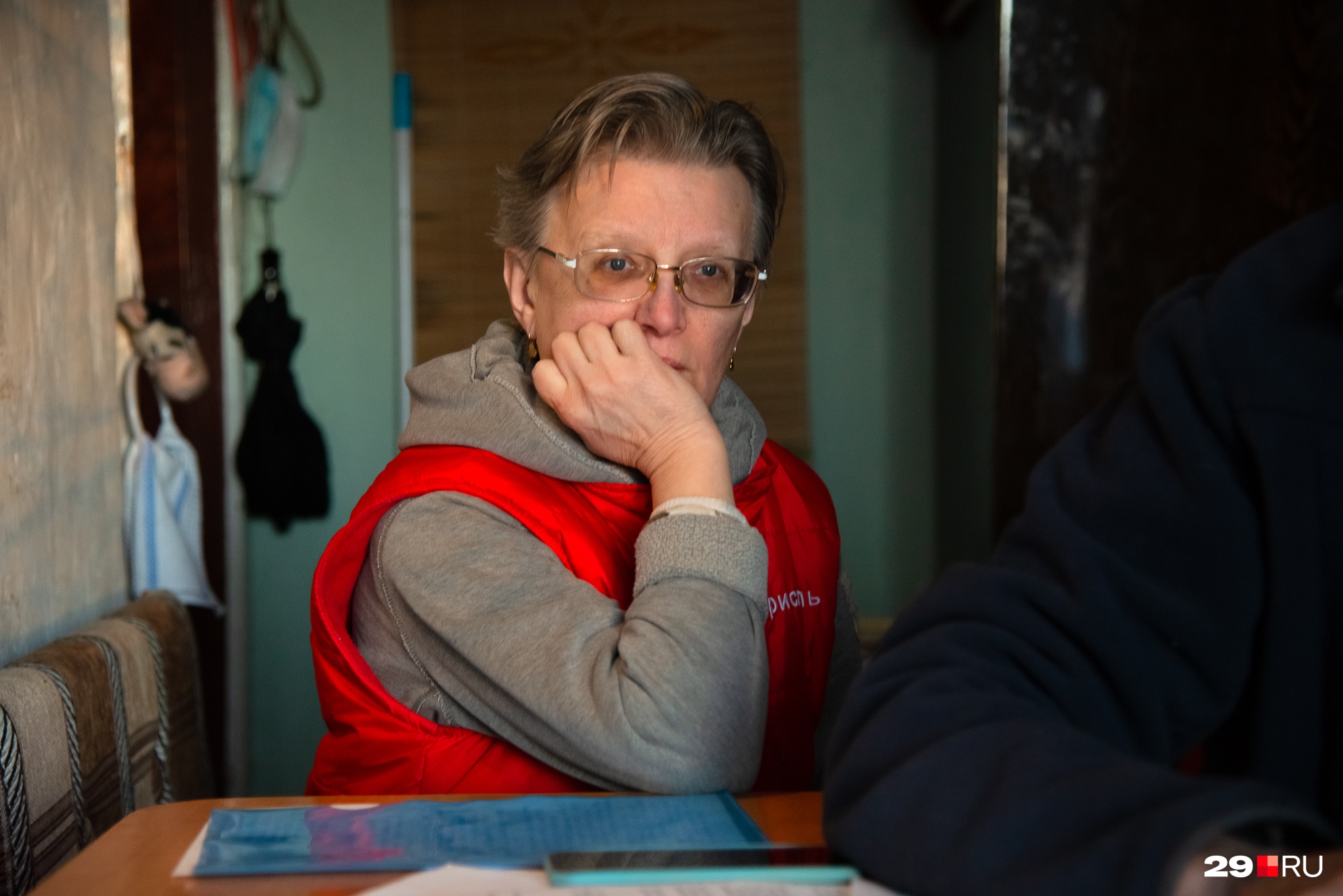 Галина Иванова уже не знает, когда они с мужем и дочкой смогут переселиться в новое жилье. Чиновники не называют никакой конкретной даты Галина Иванова уже не знает, когда они с мужем и дочкой смогут переселиться в новое жилье. Чиновники не называют никакой конкретной даты