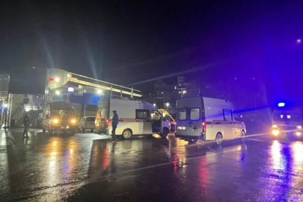 Альпинистов с горы сначала эвакуировали на поляну Азау, а оттуда доставили в больницы Альпинистов с горы сначала эвакуировали на поляну Азау, а оттуда доставили в больницы