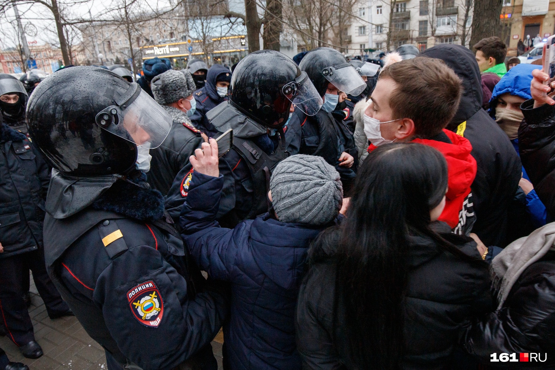 Стычки силовиков с активистами: вязали и пожилых, и подростков Стычки силовиков с активистами: вязали и пожилых, и подростков