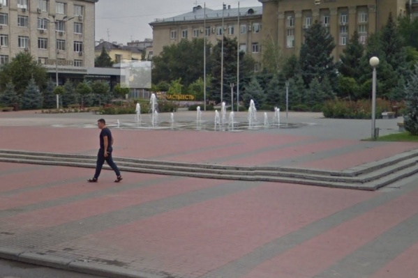 Фонтан на площади Советской пообещали снова запустить в ближайшее время Фонтан на площади Советской пообещали снова запустить в ближайшее время