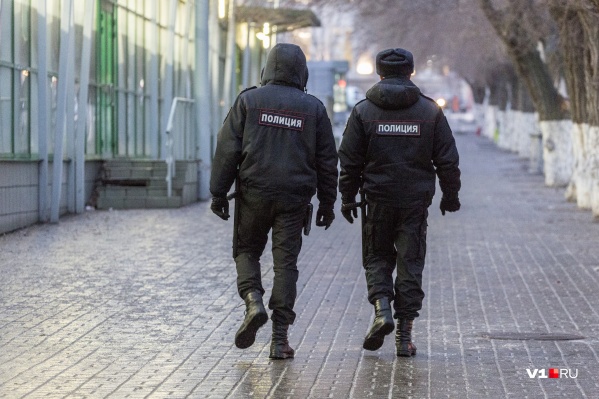 Прежде чем психбольного задержала полиция, он успел исполосовать случайную прохожую Прежде чем психбольного задержала полиция, он успел исполосовать случайную прохожую