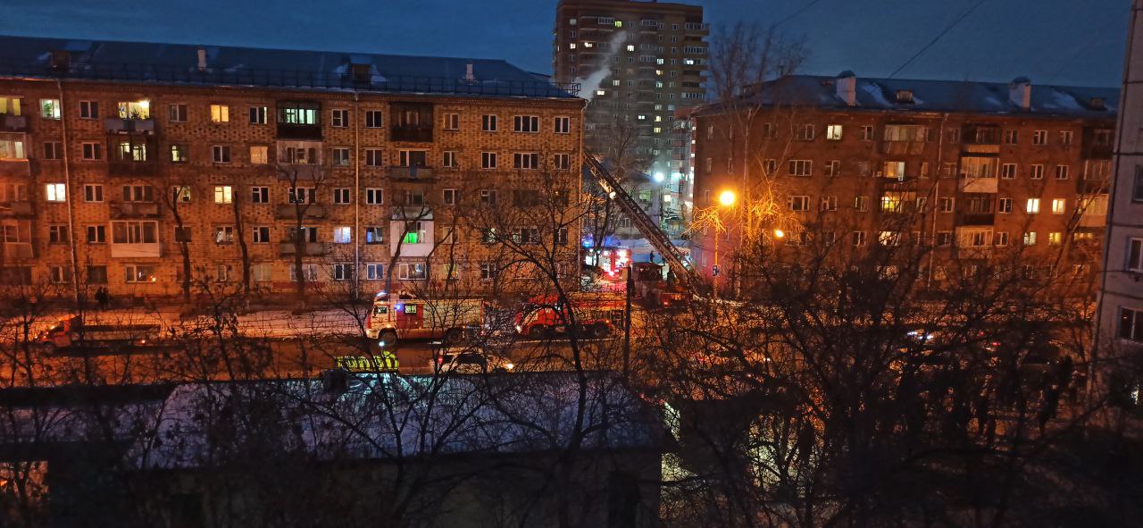 Пожар произошел в квартире на 4 этаже Пожар произошел в квартире на 4 этаже