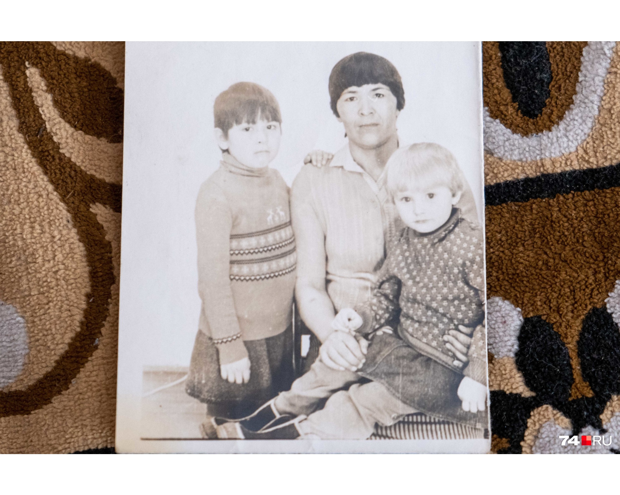 Василя всегда считала Гульсину (справа) своей родной дочерью, хотя и не видела внешнего сходства Василя всегда считала Гульсину (справа) своей родной дочерью, хотя и не видела внешнего сходства 