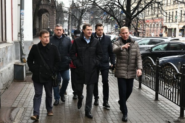 Ярославские чиновники прошлись все вместе по Комсомольской Ярославские чиновники прошлись все вместе по Комсомольской