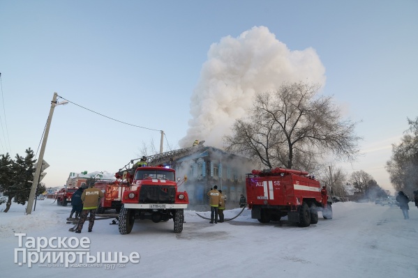 Пожарные тушат историческое здание на протяжении нескольких часов Пожарные тушат историческое здание на протяжении нескольких часов