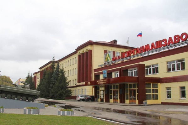 Рабочие КМЗ обсуждают проект приказа, в котором говорится об урезании премий при отсутствии прививки от <nobr class="_">COVID-19</nobr> Рабочие КМЗ обсуждают проект приказа, в котором говорится об урезании премий при отсутствии прививки от <nobr class="_">COVID-19</nobr>