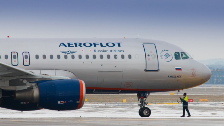 Самолет рейса Сургут — Москва на сутки задержали в аэропорту Сургута