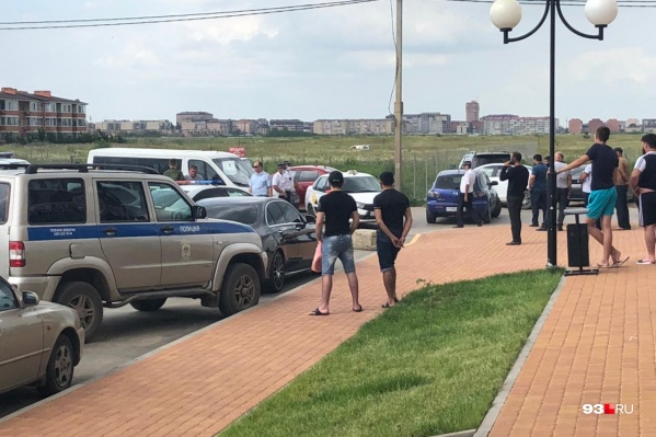 Сразу после случившегося на месте было много людей Сразу после случившегося на месте было много людей