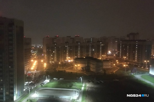 Дым от пожаров в Якутии пришел в город в ночь на субботу, 7 августа Дым от пожаров в Якутии пришел в город в ночь на субботу, 7 августа