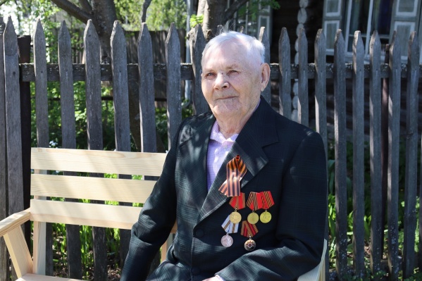 Николай Шмаков ушел на фронт в 16 лет. Мужчина родился в Упоровском районе, жил с супругой в Заводоуковске Николай Шмаков ушел на фронт в 16 лет. Мужчина родился в Упоровском районе, жил с супругой в Заводоуковске