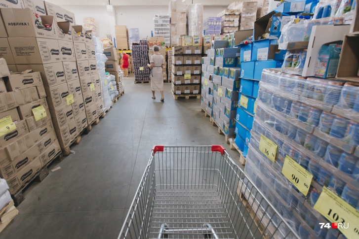 Ради низких цен челябинцы променяли гипермаркеты на магазины-склады