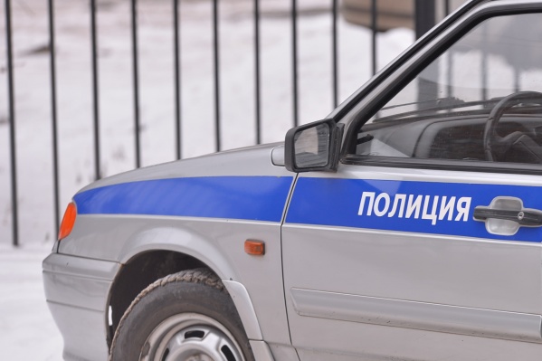 Один из полицейских переоделся в гражданскую одежду и пошел сдавать мочу вместо своего друга Один из полицейских переоделся в гражданскую одежду и пошел сдавать мочу вместо своего друга