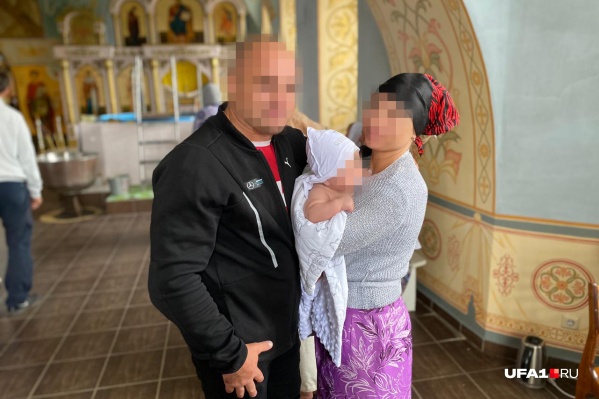 Сейчас ребенок находится с главой семьи, который отказывается видеться с супругой Сейчас ребенок находится с главой семьи, который отказывается видеться с супругой