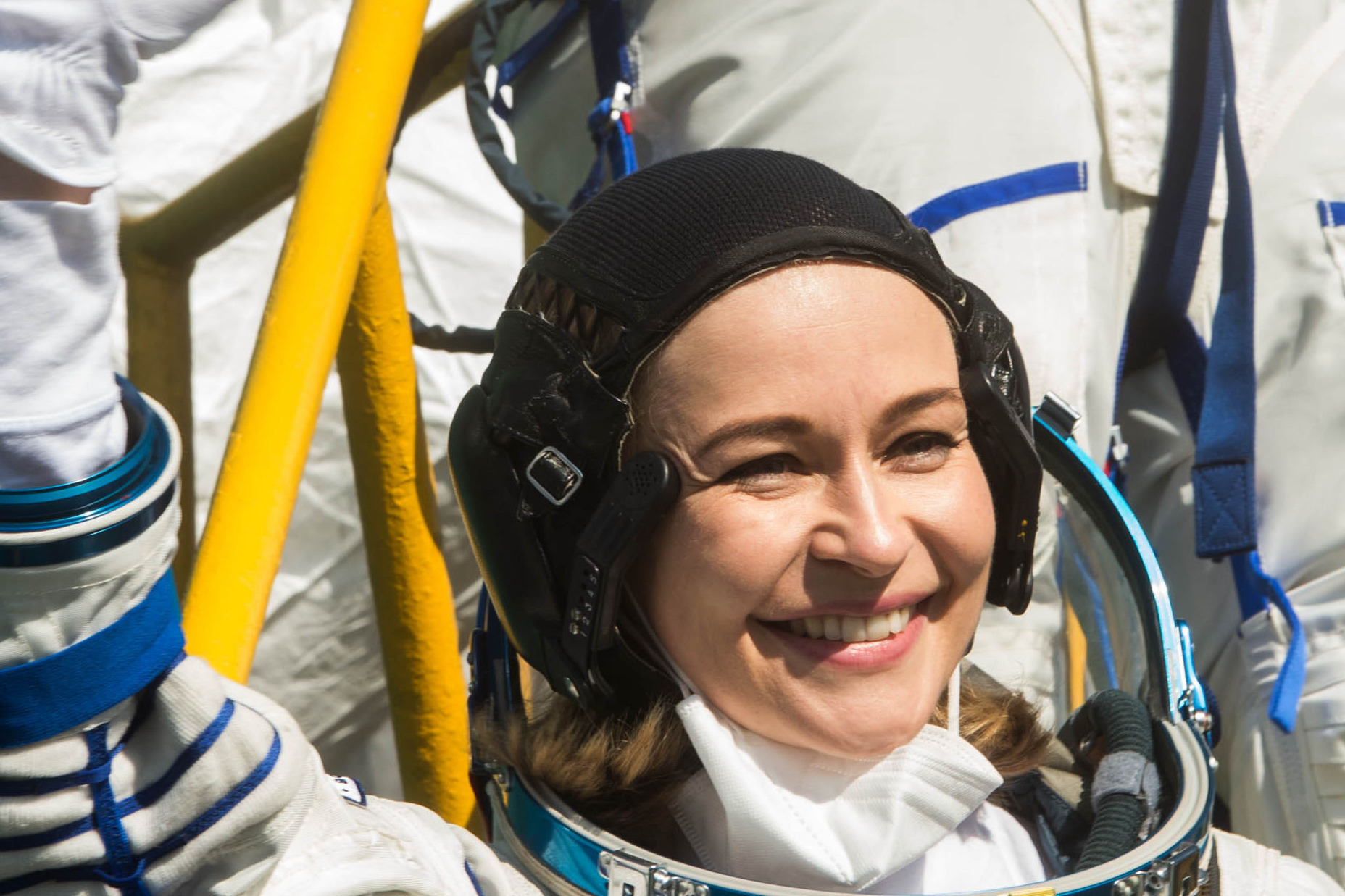 «Космонавт — уже не человек»: что может быть со здоровьем Юлии Пересильд после полета в космос, по мнению экспертов