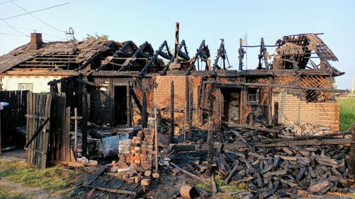 В Курганской области при пожаре в доме погибли 5 человек, в том числе двое детей