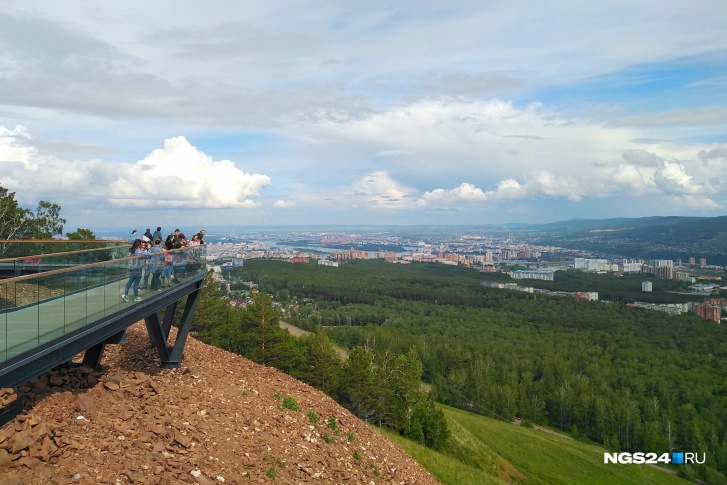 Весь июнь было в основном облачно Весь июнь было в основном облачно