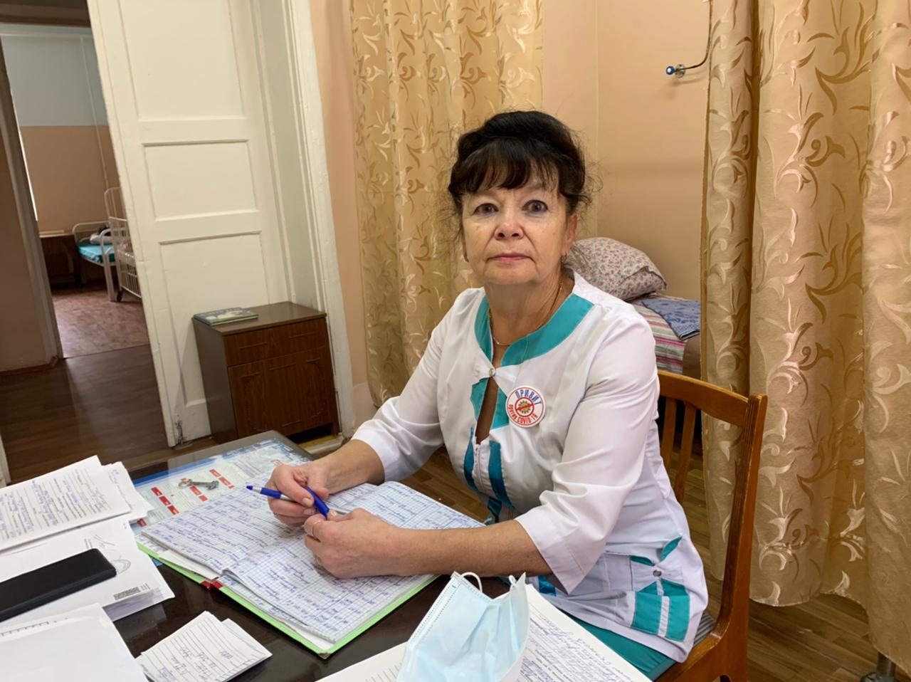 «У меня ноги подкосились». В Свердловской области медсестра выиграла в ковидную лотерею