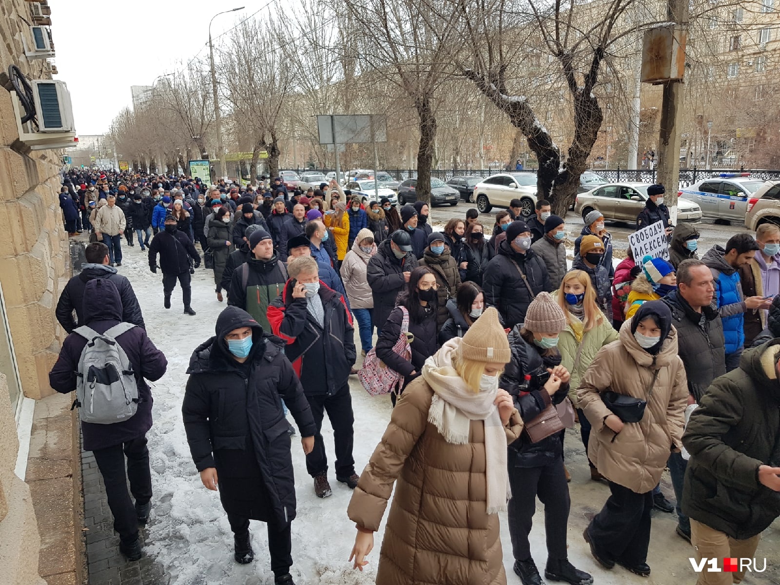 Горожан просят разойтись по домам и не нарушать общественный порядок Горожан просят разойтись по домам и не нарушать общественный порядок 