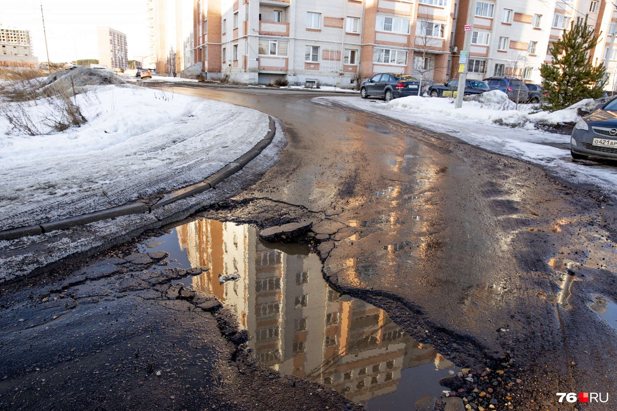 Асфальт тоже тает Асфальт тоже тает