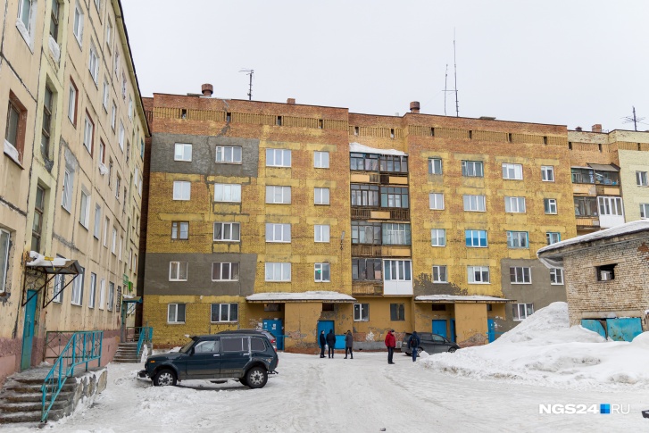 Дом на Московской в апреле уже экстренно расселили, объявив режим ЧС. Аварийным его признали лишь за полгода до этого Дом на Московской в апреле уже экстренно расселили, объявив режим ЧС. Аварийным его признали лишь за полгода до этого