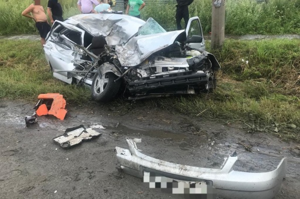 Водителя легкового авто увезли на скорой, он получил тяжелые травмы Водителя легкового авто увезли на скорой, он получил тяжелые травмы