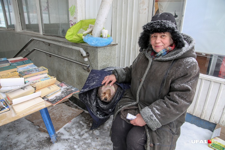 Сюзанна Ивановна до пенсии много читала. Теперь вынуждена книги распродавать