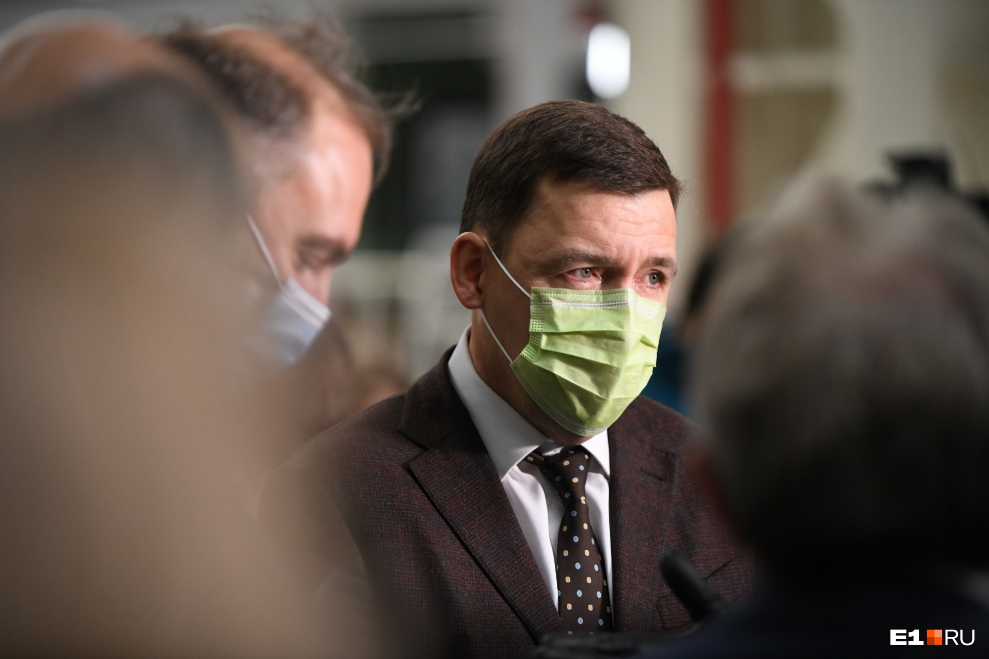 По-прежнему в масках: губернатор продлил ограничения из-за коронавируса