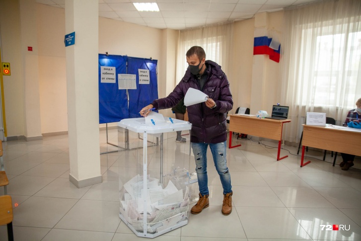 Избирательные участки закрылись в 20:00 по местному времени Избирательные участки закрылись в 20:00 по местному времени
