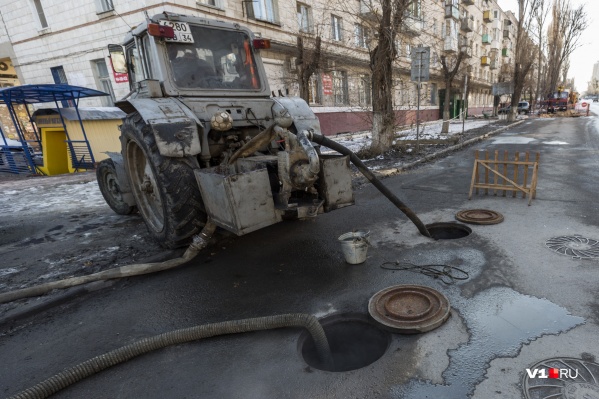 В «Концессиях водоснабжения» уверяют, что не засоряли, а промывали канализацию В «Концессиях водоснабжения» уверяют, что не засоряли, а промывали канализацию